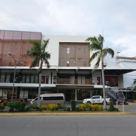 Viven Hotel Laoag Exterior photo