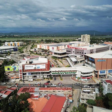 Viven Hotel Laoag Exterior photo