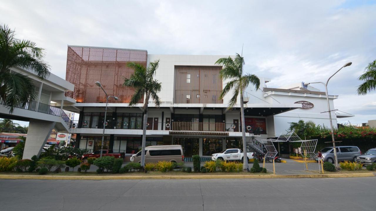 Viven Hotel Laoag Exterior photo